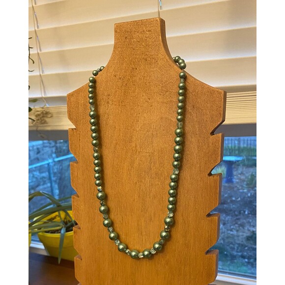 Vintage Sea Foam Mint Green Bead Crystal Necklace with Magnetic Closure - Picture 8 of 8